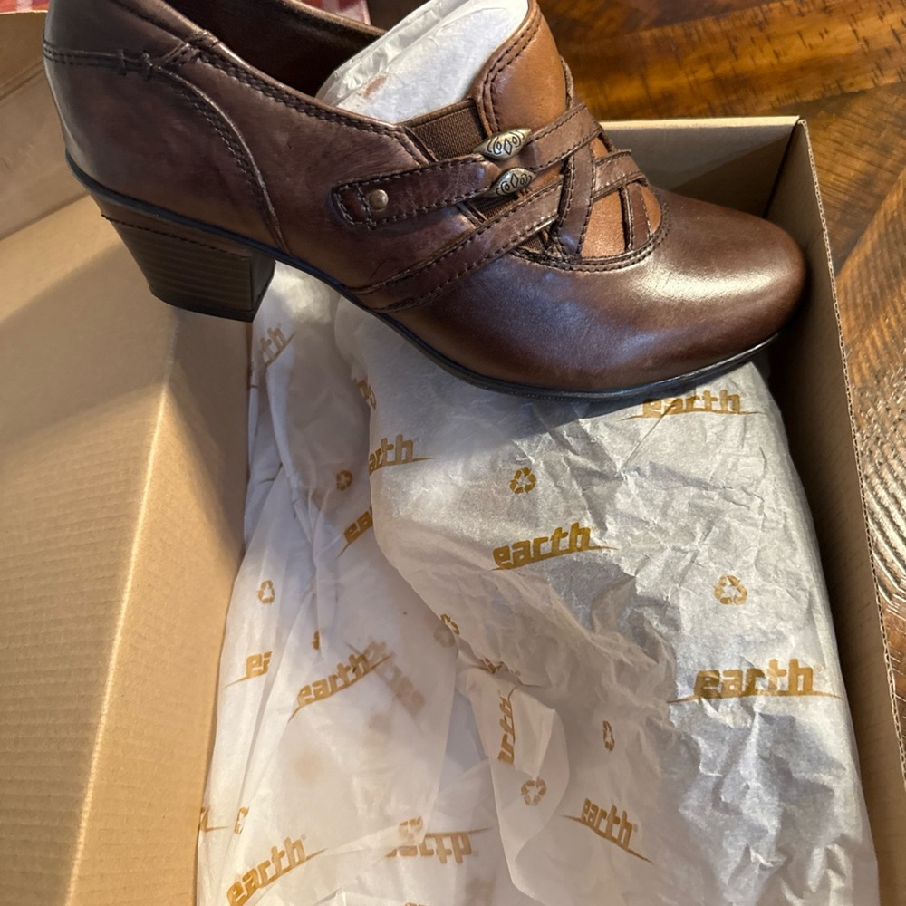 Earth Women's Dark Brown Heeled Booties